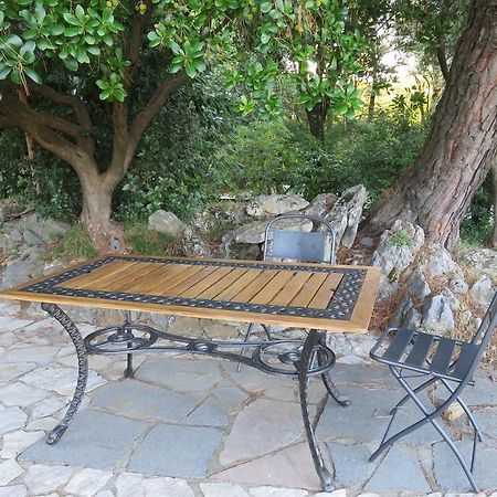 Agriturismo "La Rosa Canina" Bed & Breakfast Lerici Exterior photo