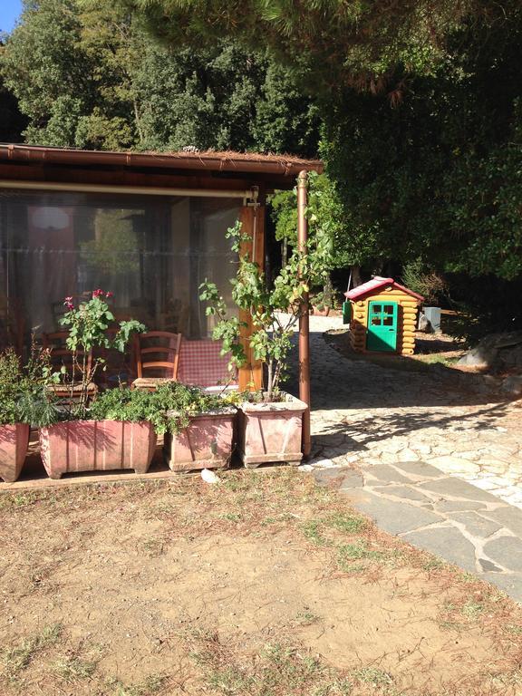 Agriturismo "La Rosa Canina" Bed & Breakfast Lerici Exterior photo